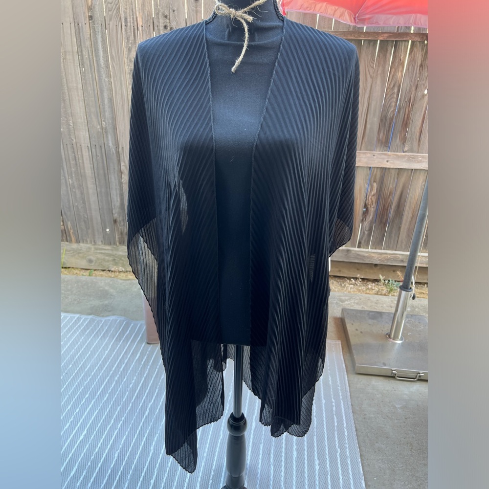 Sheer ridge black kimono